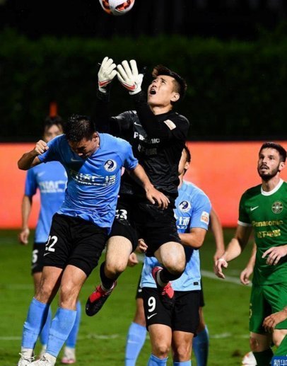 浙江门将带伤作战打封闭战蓉城