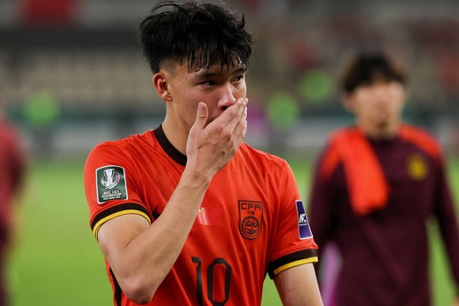 生气了！王钰栋赛后不断抱怨，谢场时直接愤怒离场