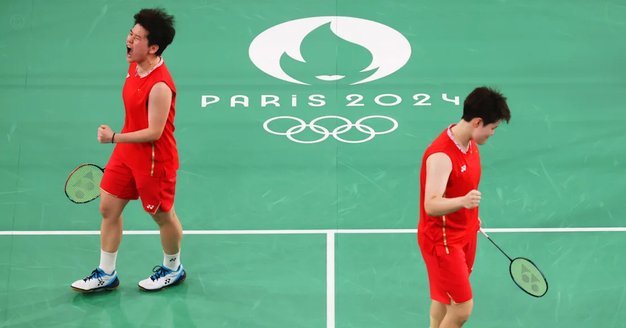 阿森纳欧冠决赛赛前踩场时，在弧顶处进行射门训练