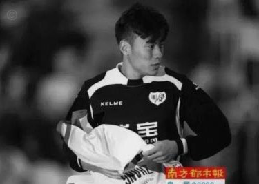 本区资深懂粉“足球唯物论”和深聊AI辩论失败，破防开贴大骂深聊AI