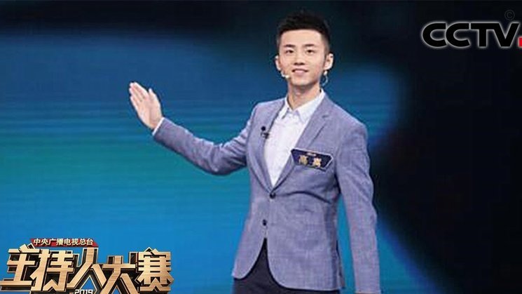看到英格兰队迟迟无法破门，贝克汉姆双手抱头满脸无奈2414