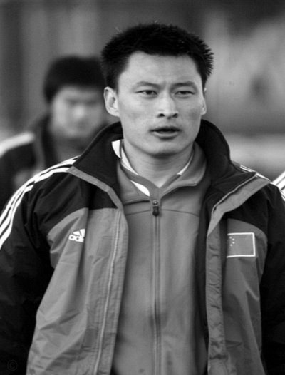 前国脚申思暴力事件再掀争议中国足协2013年已禁足