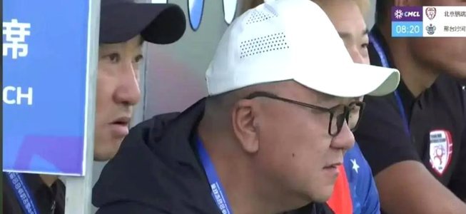嗨球少年怎么不敢跟董路小将比一场？整天就踢些野鸡比赛。