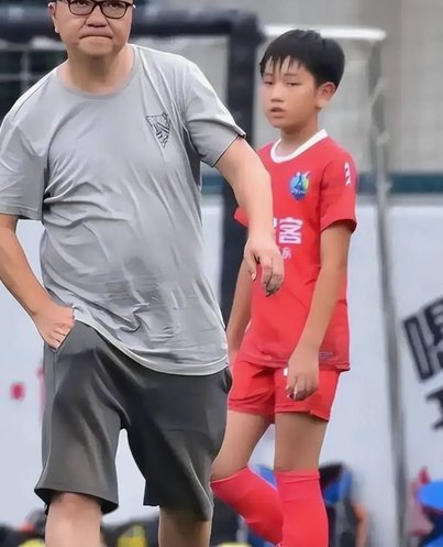 董路懂个屁的青训，他要是会教青训，就不会把自己的亲儿子送到爱踢客！