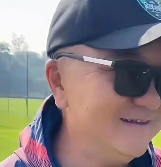 听说董路又舔个大逼脸说国少三分之一是他培养的了？？哈哈哈