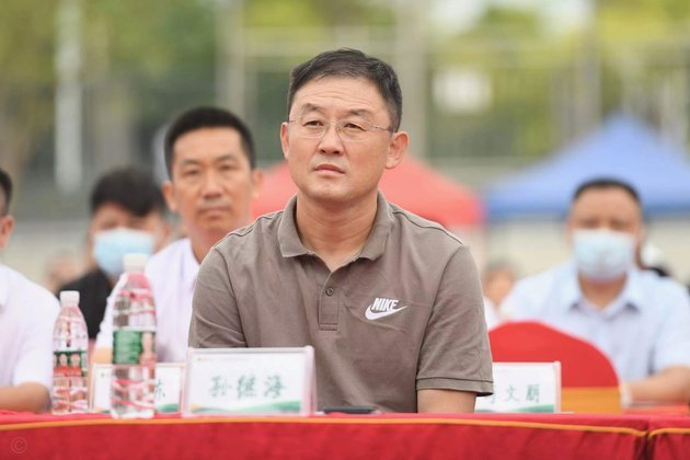 下半场一开始嗨球就已经2:0了。