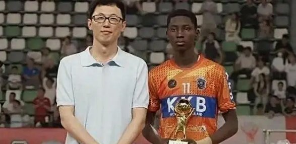 董路U18欧洲拉练：七连败下的反思与困境